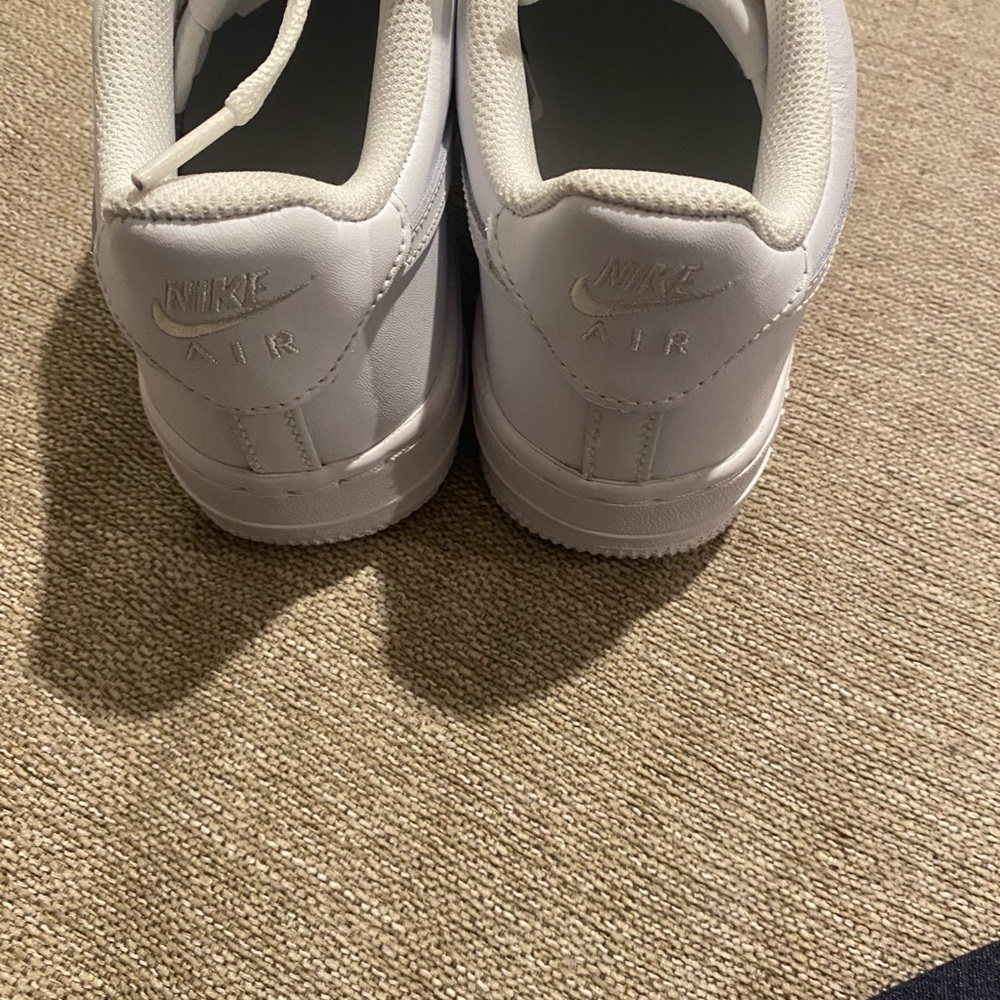 Nike Boys Air Force 1, size 5.5Y - Picture 7 of 13